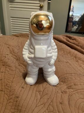 NWOT Chive Astronaut Shape Vase